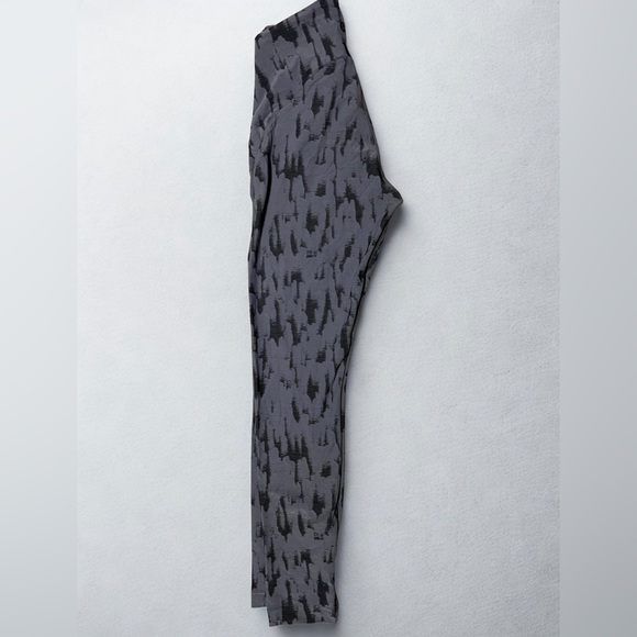 Lululemon InStill High-Rise Tight Activewear Leggings 25” Size 4 - Picture 6 of 9